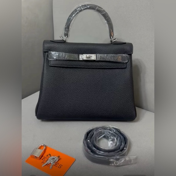 Source Unknown Handbags - Black Leather Top-Handle Women's Satchel - Classic Style